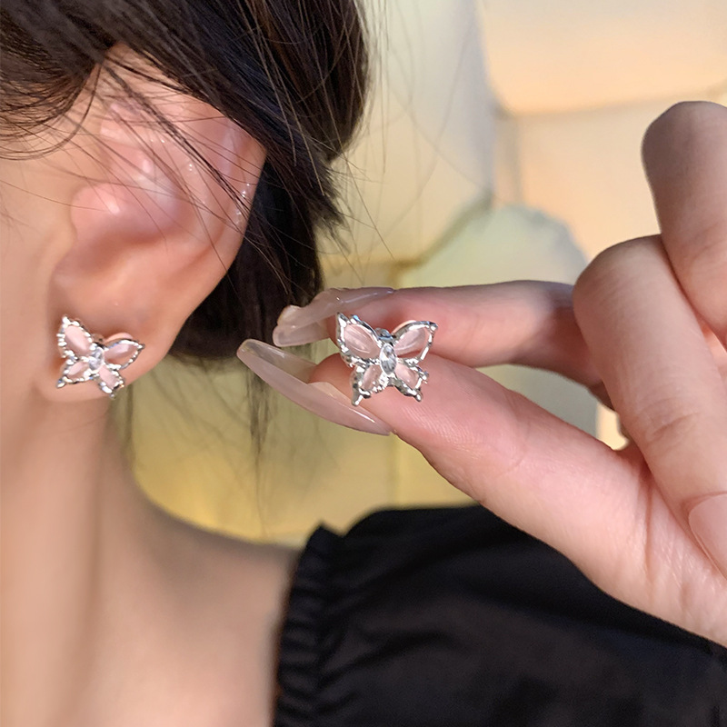 Super fairy pink butterfly stud earrings for women, 2024 new style, light luxury, niche and high-end trendy earrings, a trendy and stylish accessory details Picture