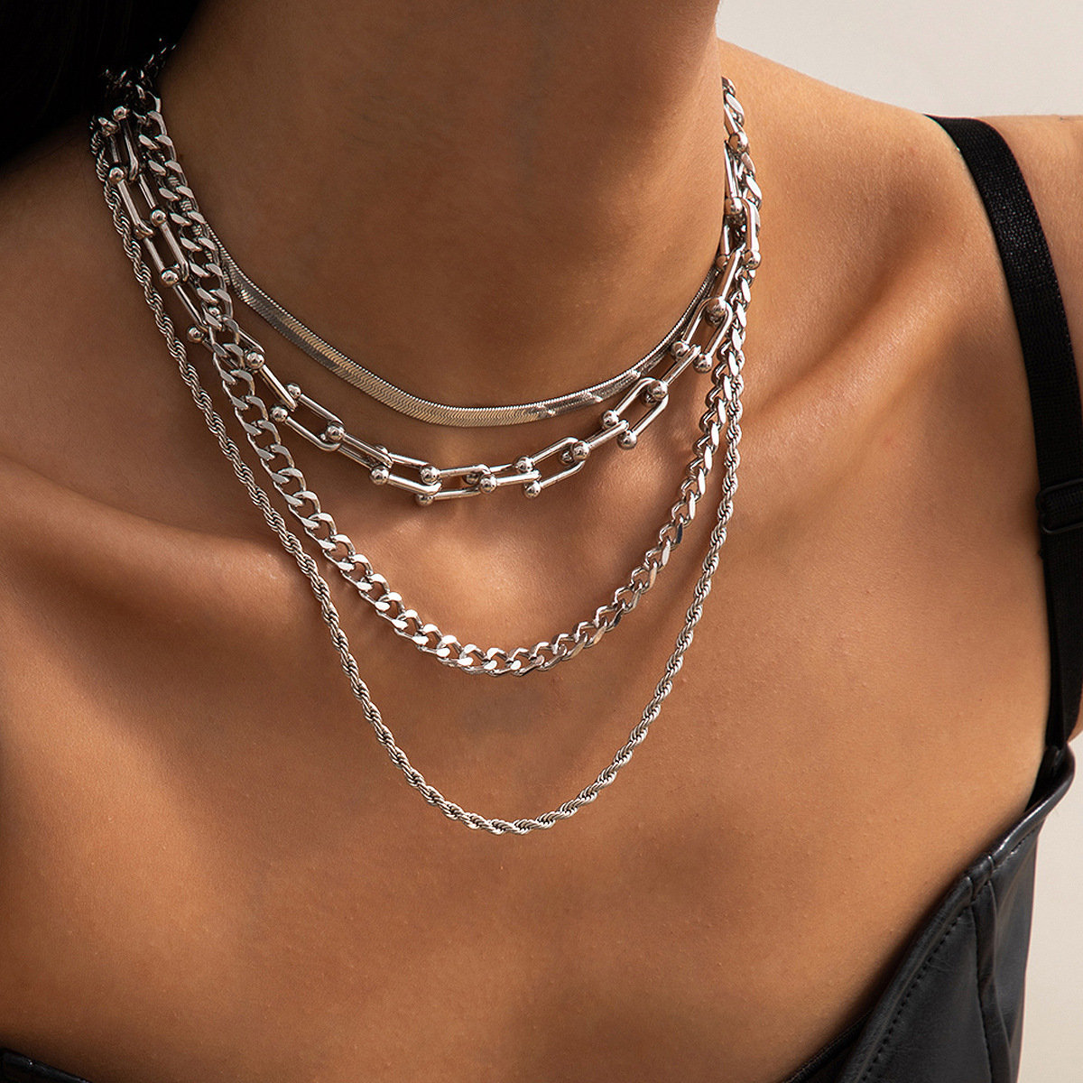 European and American cross-border jewelry, simple multi-layer tassel set necklace, retro U-shaped buckle, twist element chain necklace details Picture