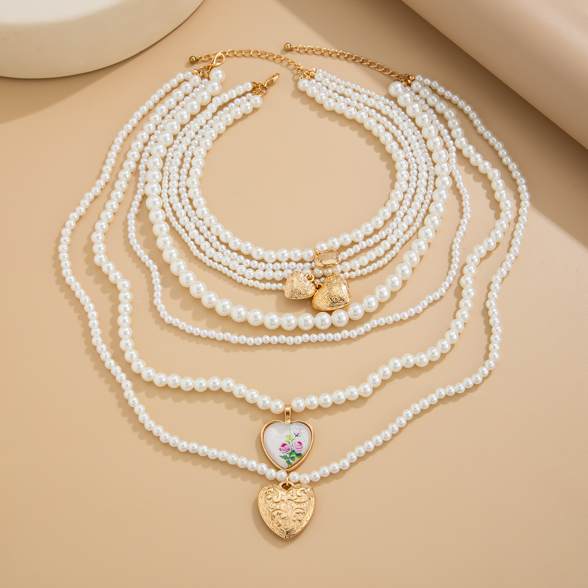 European and American cross-border jewelry, Baroque heart-shaped metal pendant, long necklace, stacked pearl beaded collarbone chain for women Specification drawing