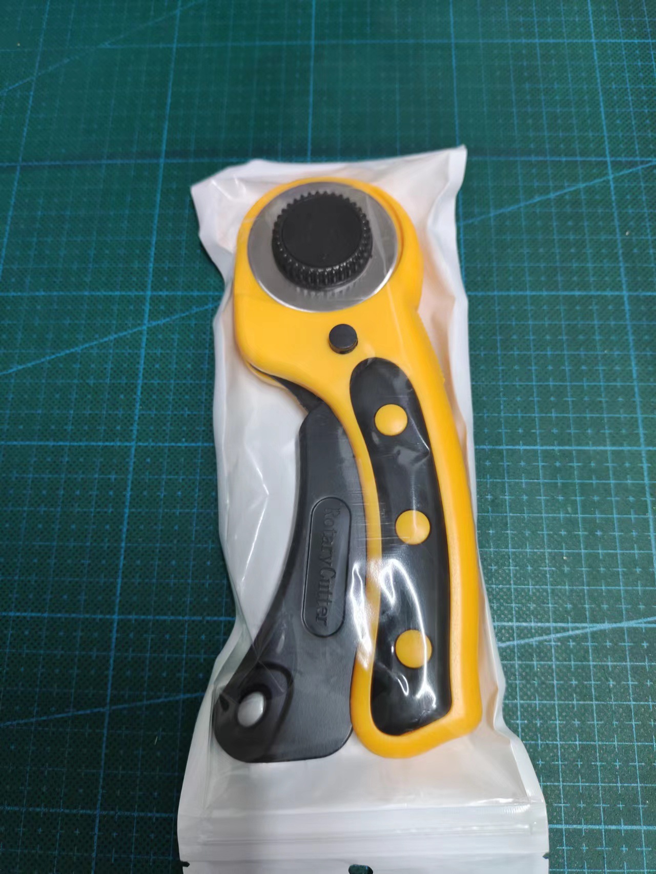 Factory direct sales of fabric cutting wheel knife YED45mm fabric cutting round knife leather cutting knife handle roller knife undefined