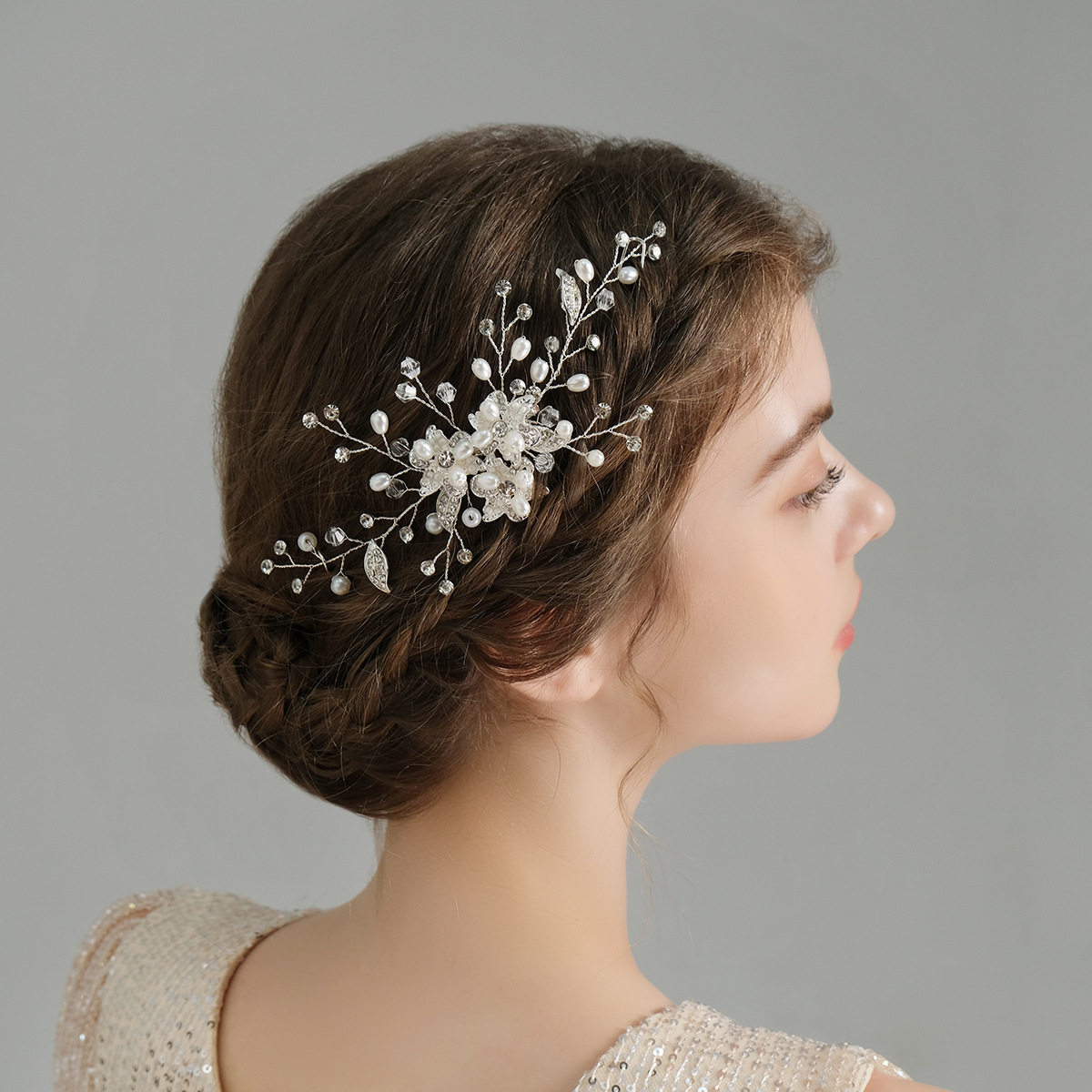 Korean-style wedding dresses, wedding gowns, bride accessories, simple makeup follow-up plates, hair and headwear, alloy rhinestone hair combs, handcrafted pearl combs full figure