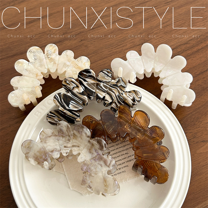 Rush into spring ~ Elegant petal hair clip, high ponytail claw clip for women's back of the head, 2025 new high-end shark clip Specification drawing