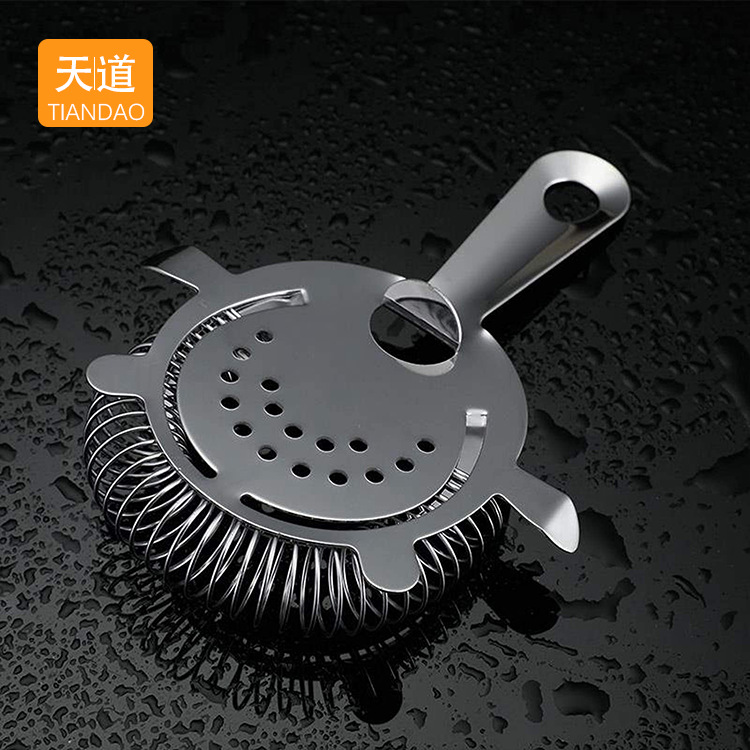 Stainless steel ice filter, four-ear ice separator, bar cocktail mixer, coffee and milk tea ice filter tool Application Scenario