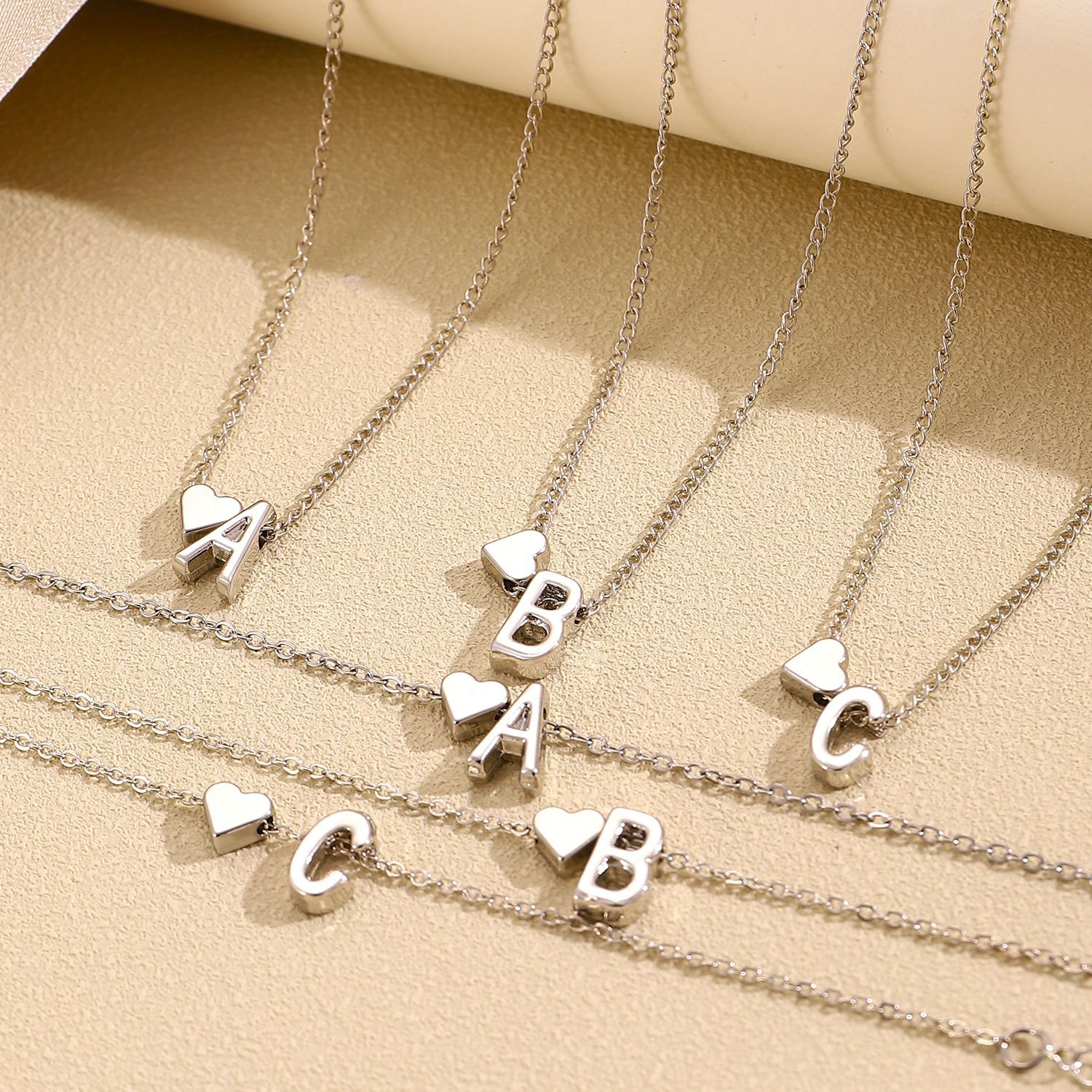 European and American fashion heart 26-letter heart-shaped pendant necklace bracelet 2-piece set of simple jewelry for women Application Scenario