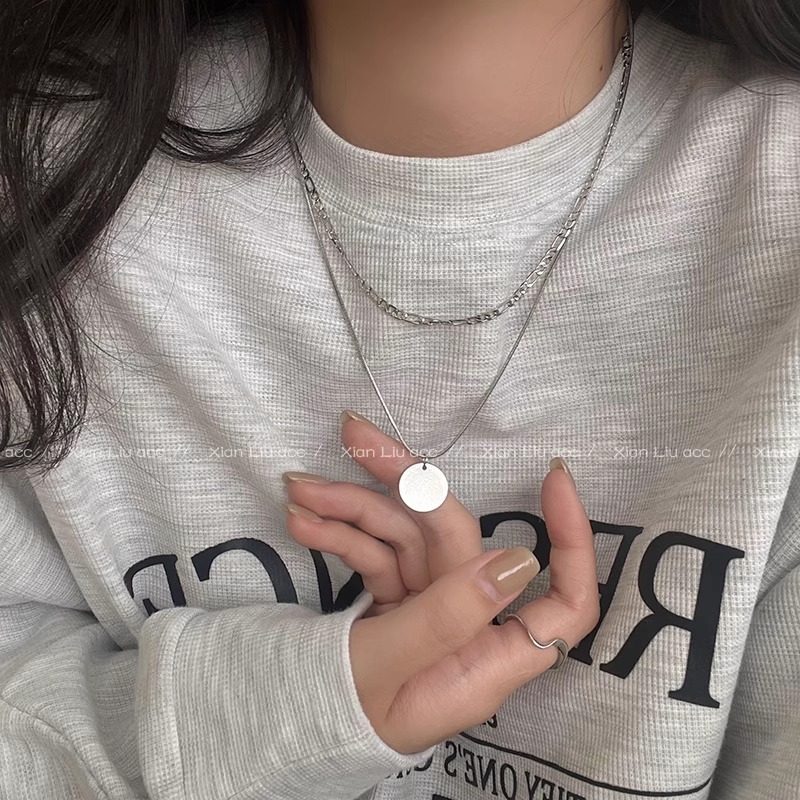 Double-layered layered necklace for girls, a light luxury and niche design decorative collarbone chain 2023 new style accessory full figure