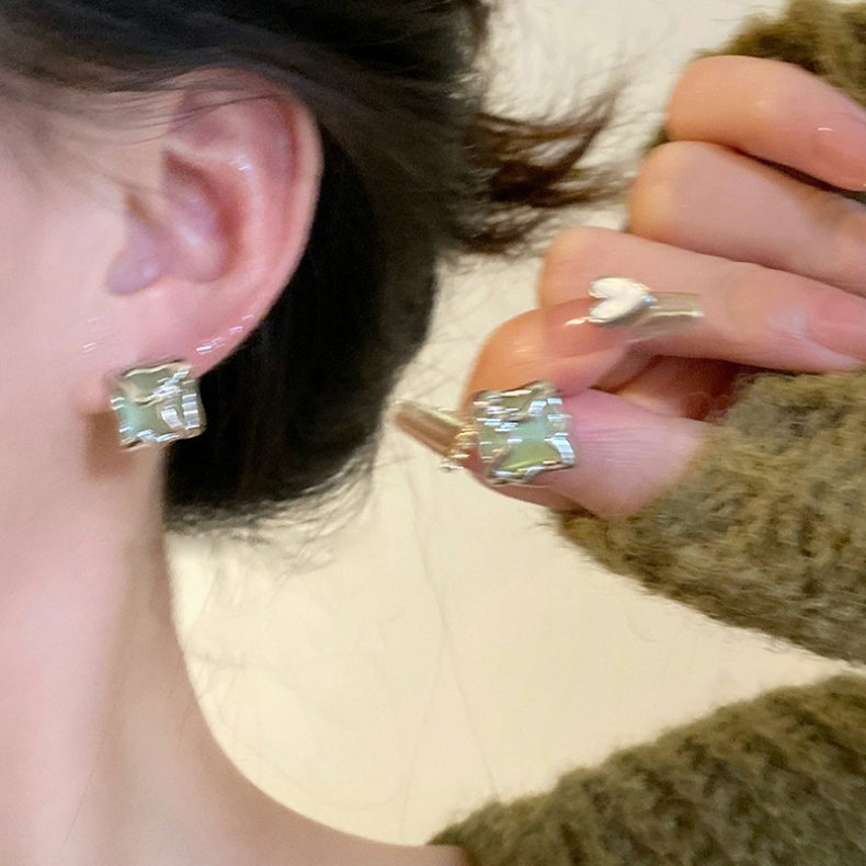 Green and creamy green ~ Heart-shaped square zircon stud earrings, a niche design for women, simple and elegant, fresh and versatile earrings details Picture