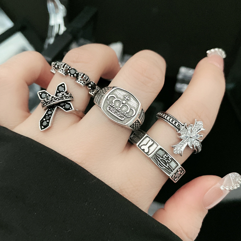 European and American dark cross Saturn retro aged open ring, a cold and niche boyfriend style ring for women on Instagram full figure