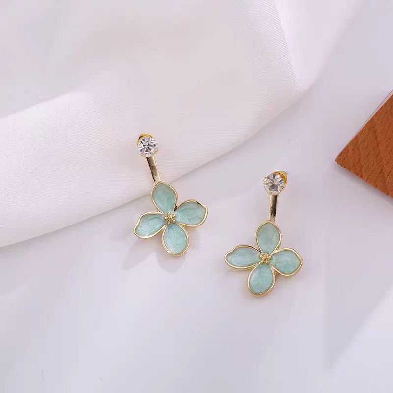 "Cheer up, Fairy! A pair of green four-petal flower stud earrings for women, featuring a simple and stylish Japanese and Korean style. Application Scenario