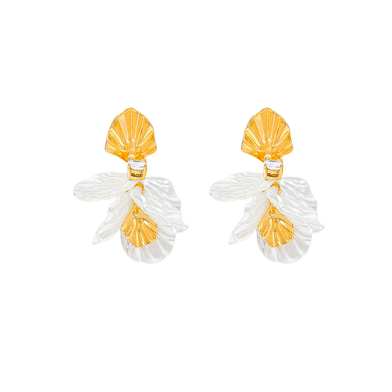 S925 Silver needle asymmetrical earrings with petals, fashionable and versatile, elegant pearl stud earrings, high-end and simple diamond-encrusted earrings Item Picture
