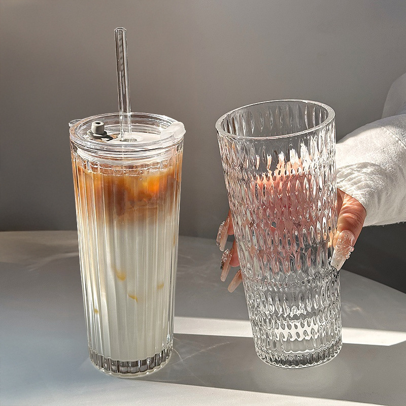 High appearance level transparent coffee iced Americano glass cup, large-capacity covered straw cup, office drinking cup full figure