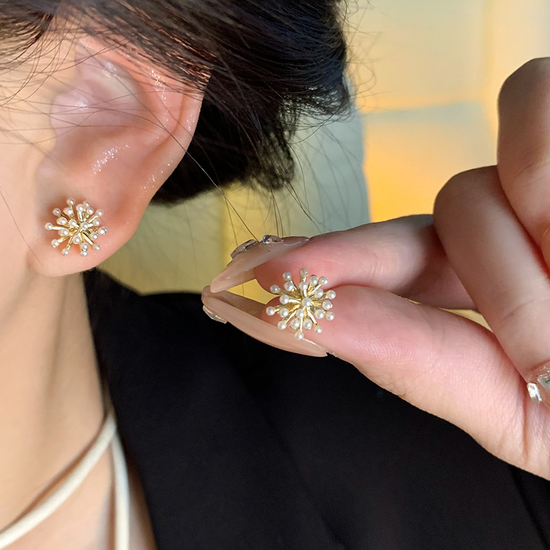Korean-style simple firework pearl stud earrings for women, fashionable and versatile, with a high-end feel, and the temperament of Internet celebrities and socialite, 2024 new style details Picture