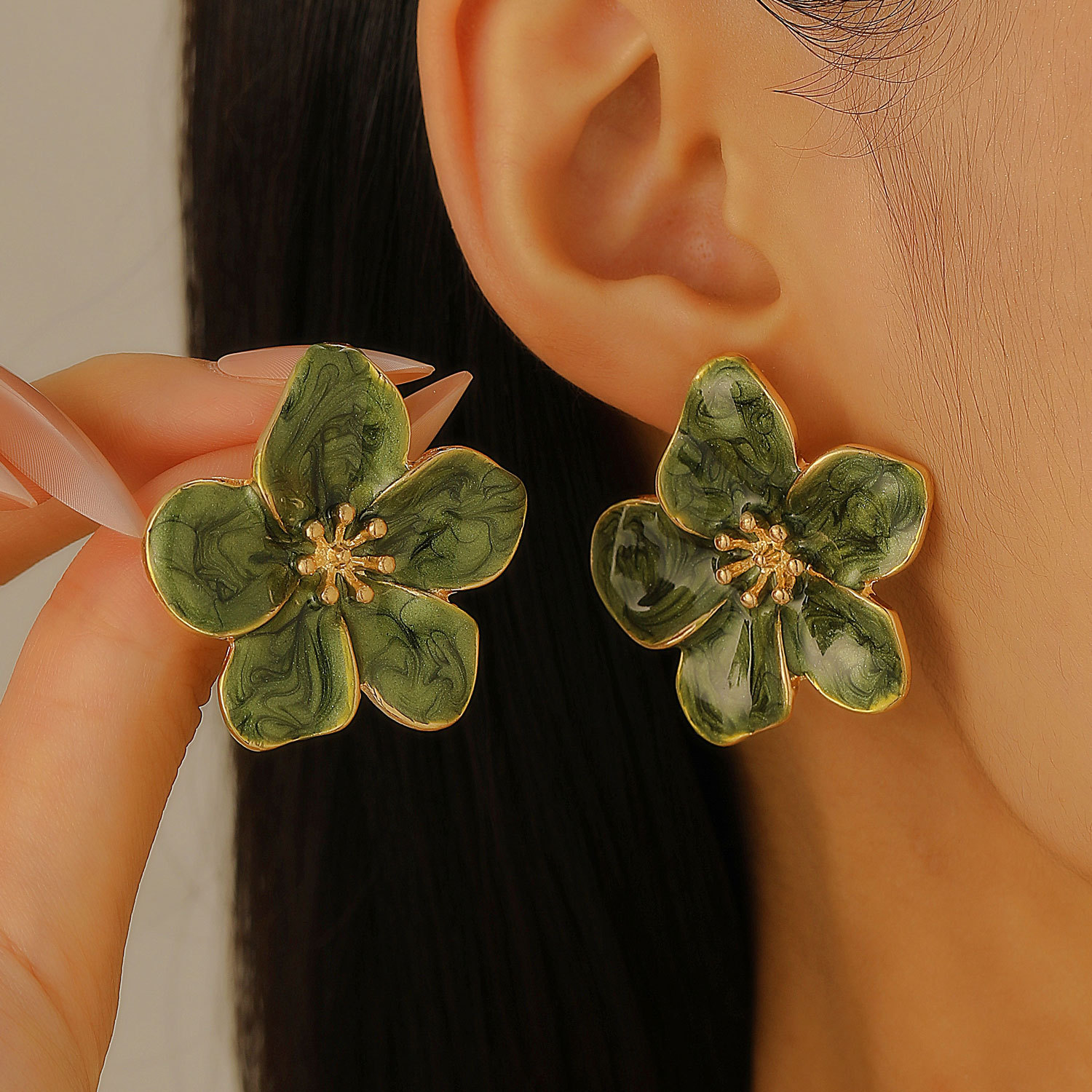 New European and American fashionable oil-dripping flower stud earrings for women, elegant and high-end, simple and elegant earrings, cross-border earrings wholesale full figure