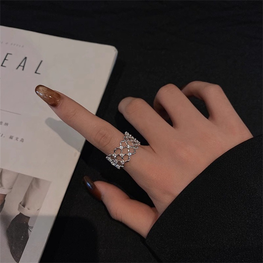 Lace hollowed-out diamond-shaped zircon ring for women, a light luxury, niche and high-end index finger ring, a cold style and fashionable open ring full figure