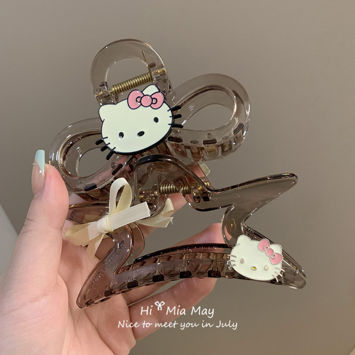 Cartoon hellokitty grappling clip, female double-sided five-pointed star shark clip, cute and girlish, back head updo hair clip full figure