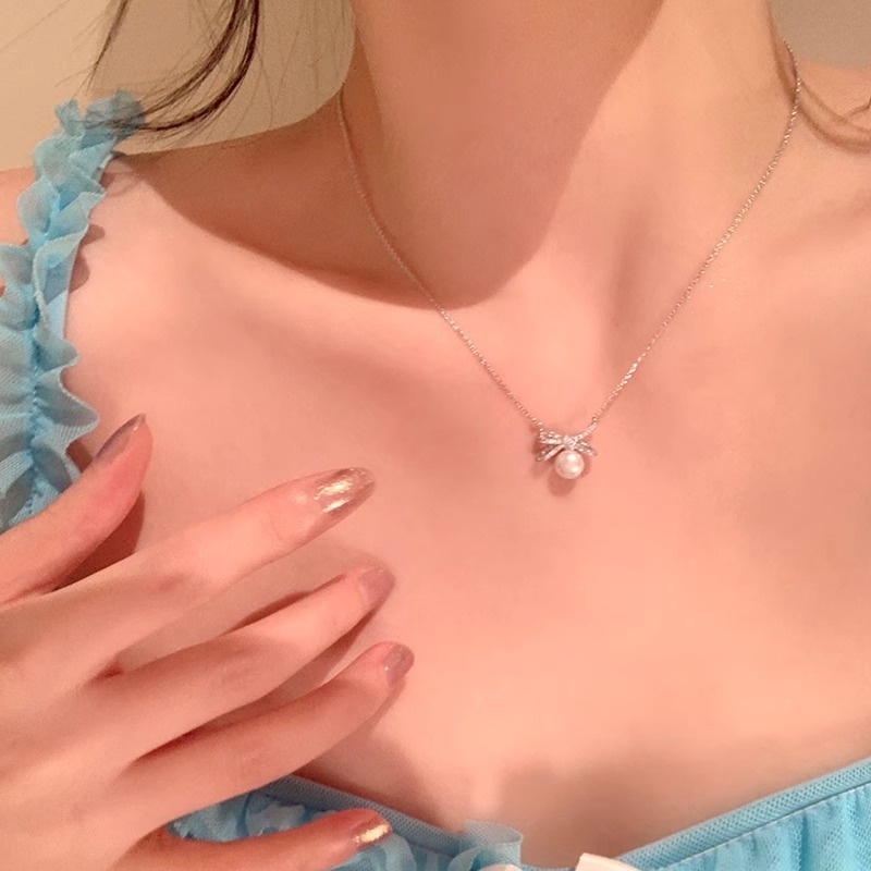 Pearl bow necklace accessory for women's new 2025 sense light luxury niche collarbone necklace choker full figure