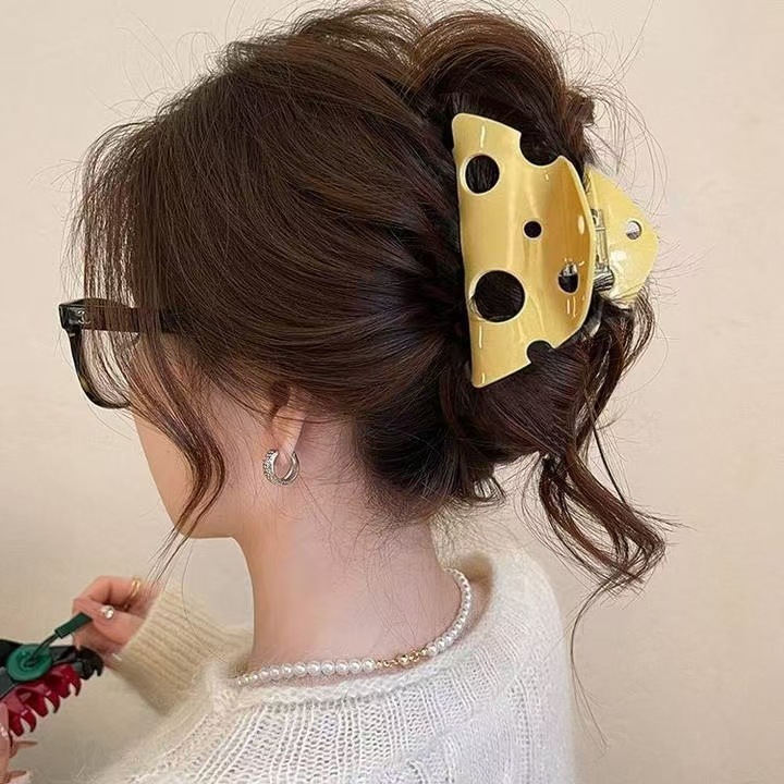 Fun cheese and cheese grab clip, creative updo, shark clip, girl's hair grab accessory, semi-tied hair clip, girl's back of the head full figure