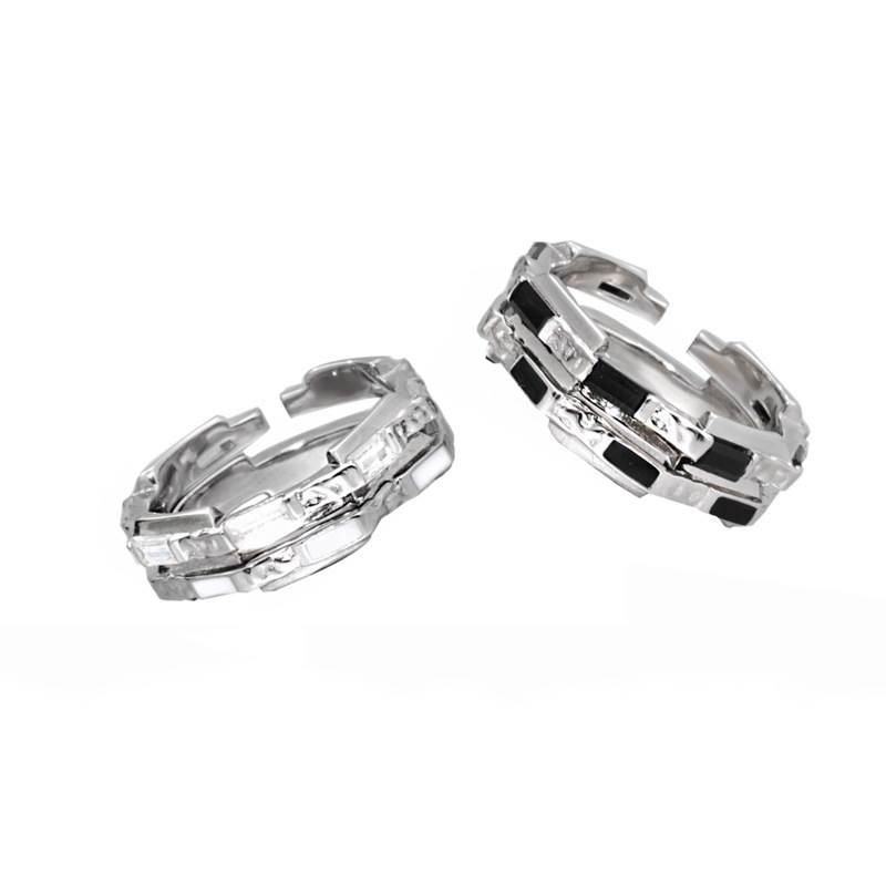 Sweet and cool, unique and niche design, ins cold style black and white checkered open ring, women's fashionable, simple and elegant index finger ring Item Picture
