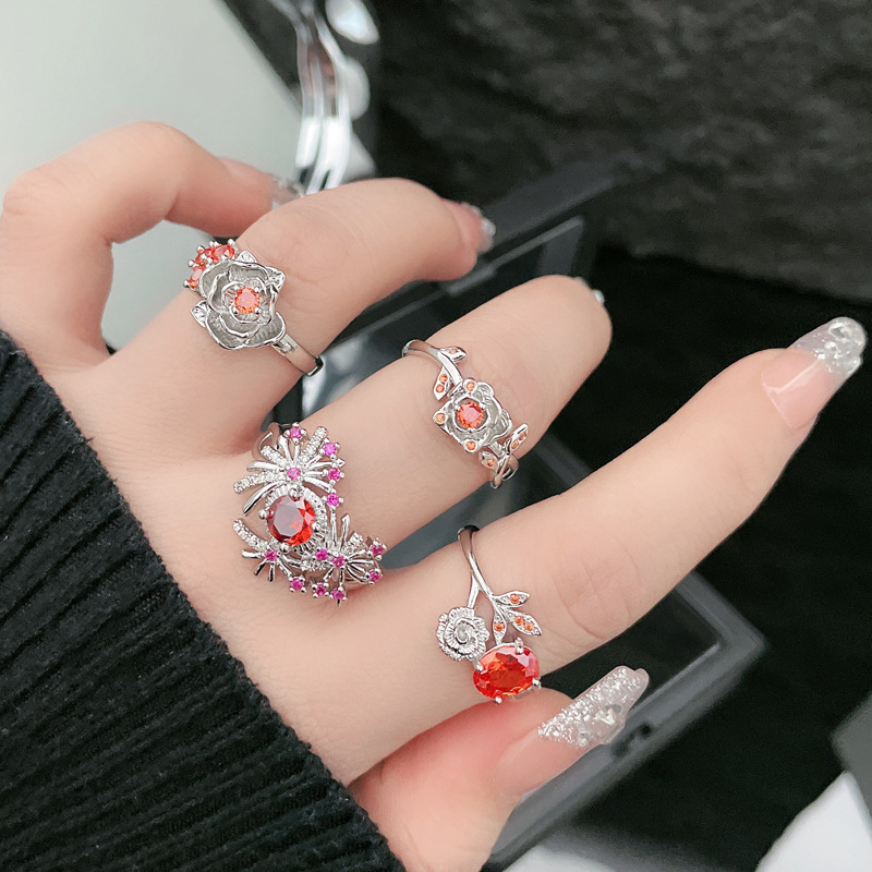 The exquisite design of the thorny rose flower open ring for women on Instagram, with a cold style and a niche high-end feel, is a trendy index ring Application Scenario