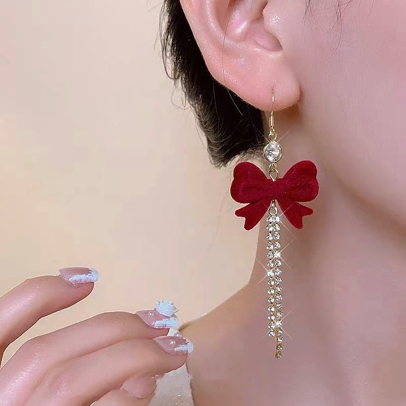 The 2025 new red flocked bow earrings exude a light luxury style. They are rare and eye-catching stud earrings for women in autumn and winter Application Scenario
