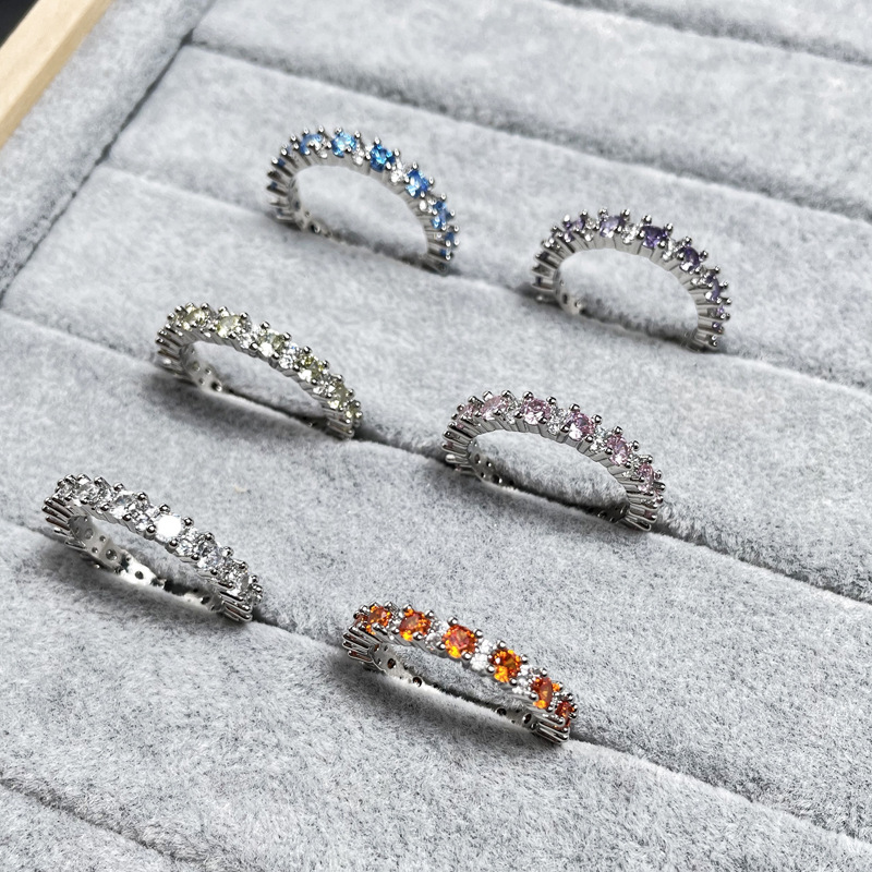 The new versatile, compact, fine-ring, slightly inlaid colored zircon open ring exudes a sense of high-end women's elegance and a light, luxurious, and cold style ring trend Application Scenario