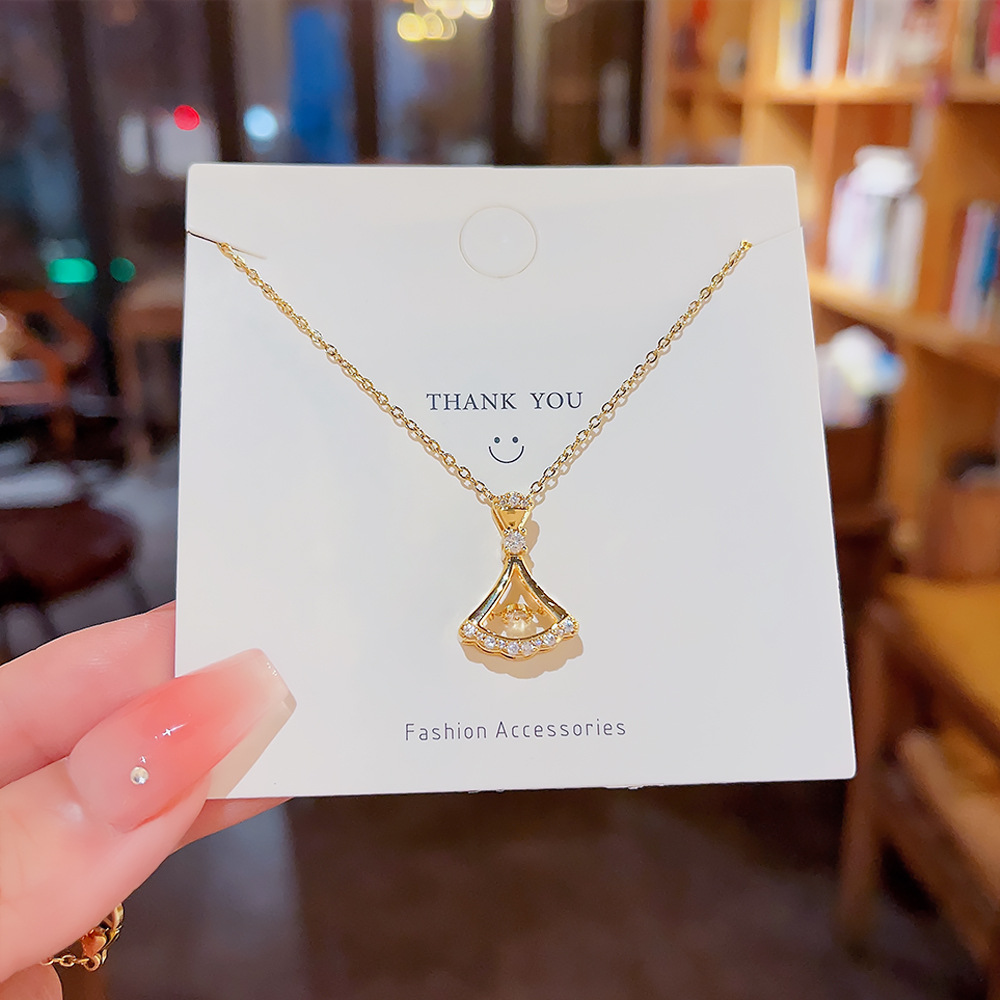 A light luxury, versatile, and internet-famous bestseller, geometry-shaped titanium steel necklace, a niche collarbone chain for women, and a simple and individual Korean-style accessory full figure