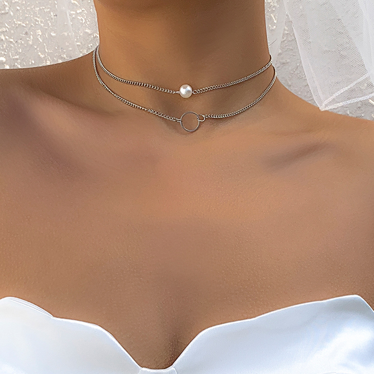 Simple geometric stacked metal chain, sweet and cool style collarbone chain, European and American niche design sense, imitation pearl necklace details Picture