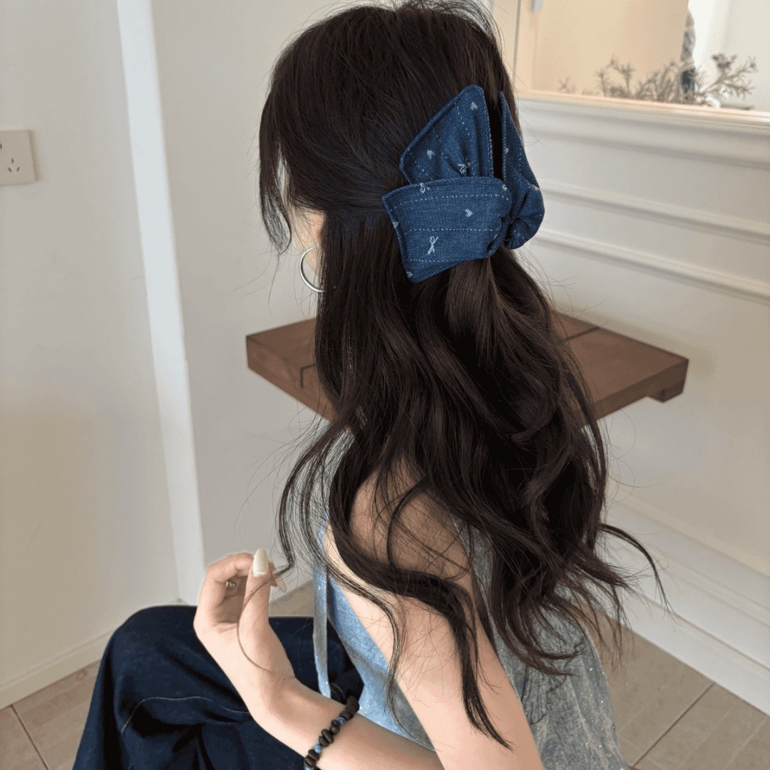 Bow-shaped heart-shaped denim triangular grabbler for women, new high-end hairpin, shark clip at the back of the head, cartoon style Specification drawing