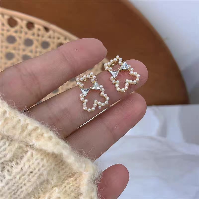 In 2025, sweet cartoon cute bear stud earrings for women on Instagram, trendy Korean style, unique and stylish design, versatile earrings Specification drawing
