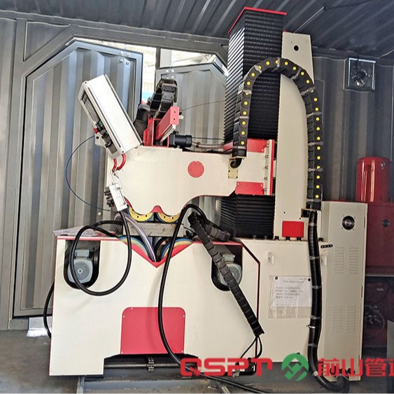 Automated pipeline welding workstations and high-efficiency welders create high-quality weld seams, enhancing project quality details Picture
