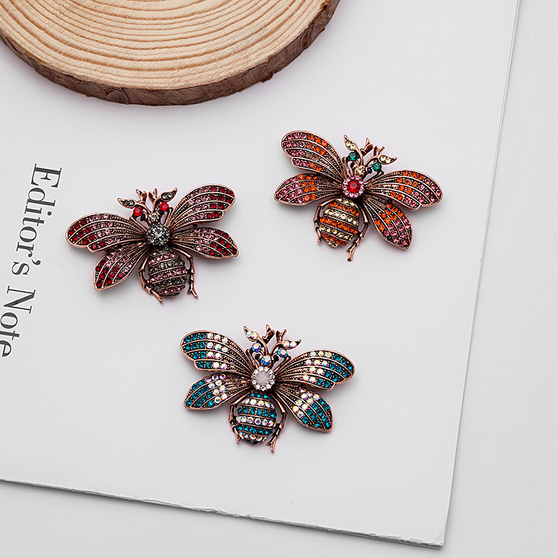 European and American cross-border creative colored diamond insect brooch, retro oil drip and diamond enamel bee and butterfly brooch and brooch accessory details Picture