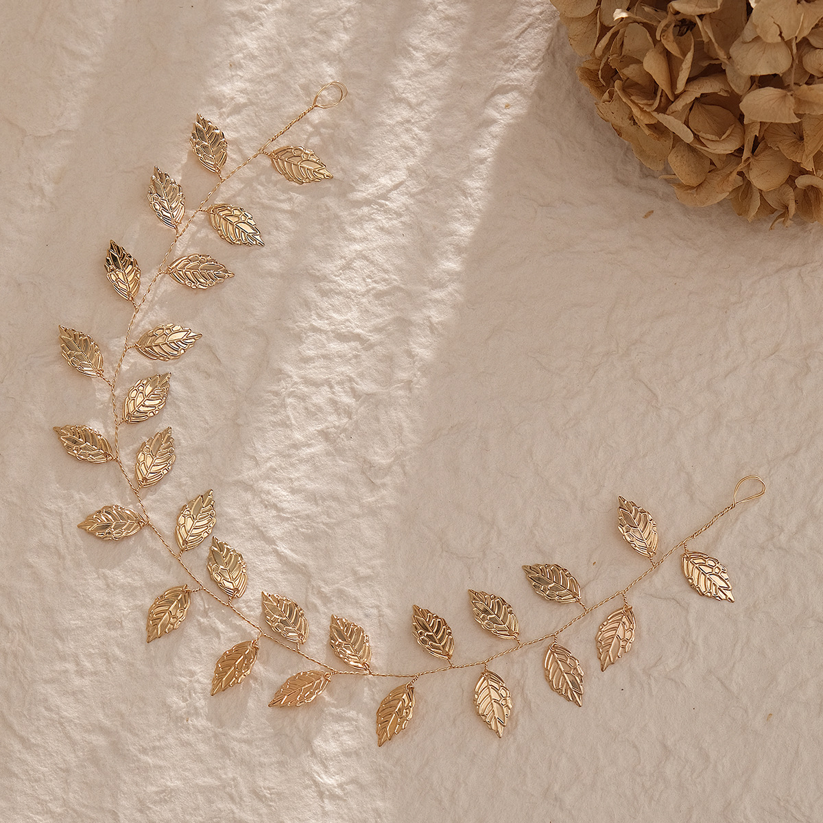 Amazon's new bride accessories: simple metal headband, European and American wedding dress headwear, handcrafted golden leaf headband for women details Picture
