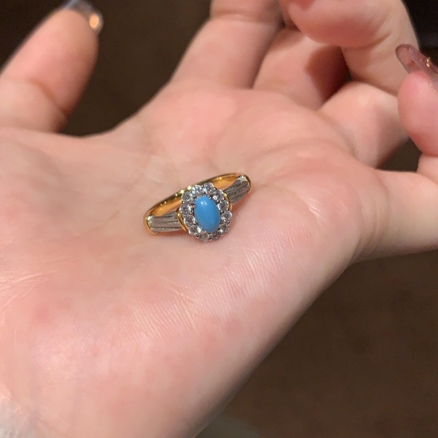 This light luxury mid-style gold zircon turquoise ring is fashionable, simple and elegant for women, with a unique and high-end feel. It's a versatile ring details Picture