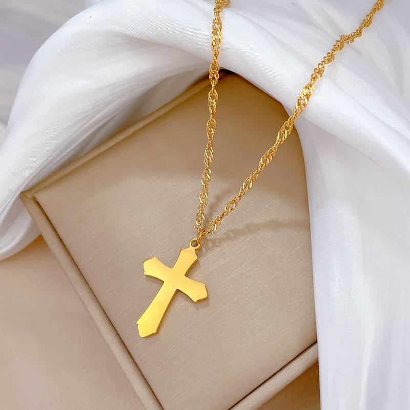 【 All-titanium Steel 】 Cold style cross, minimalist style gold necklace inside the furnace, female Instagram influencer collarbone chain Application Scenario