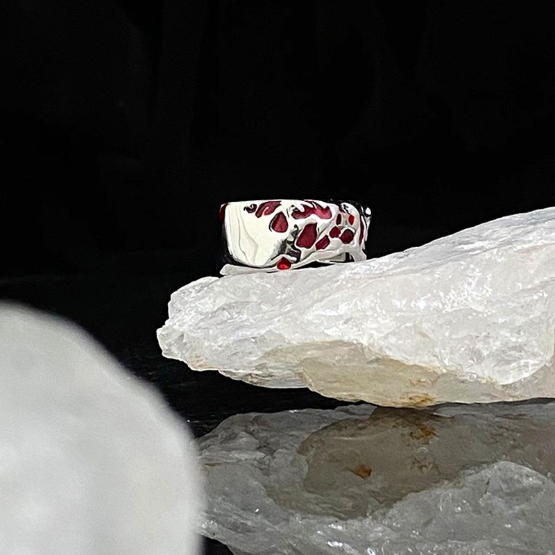 A niche design of a red-spotted glazed open ring for women on Instagram, with a cool and unique hip-hop style full figure