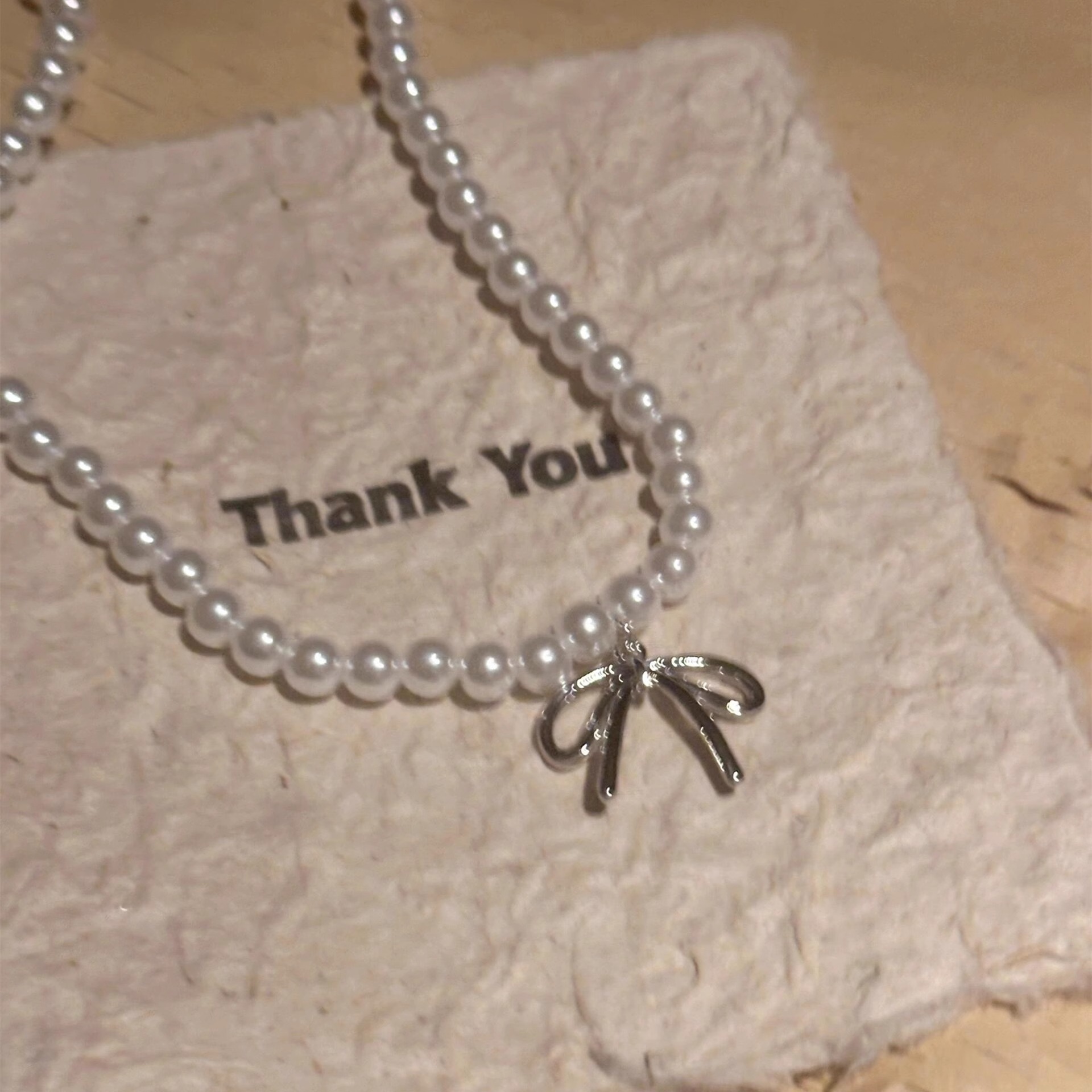 Light luxury and niche style, bow pendant, pearl necklace, women's retro elegance, versatile necklace, collarbone chain Application Scenario