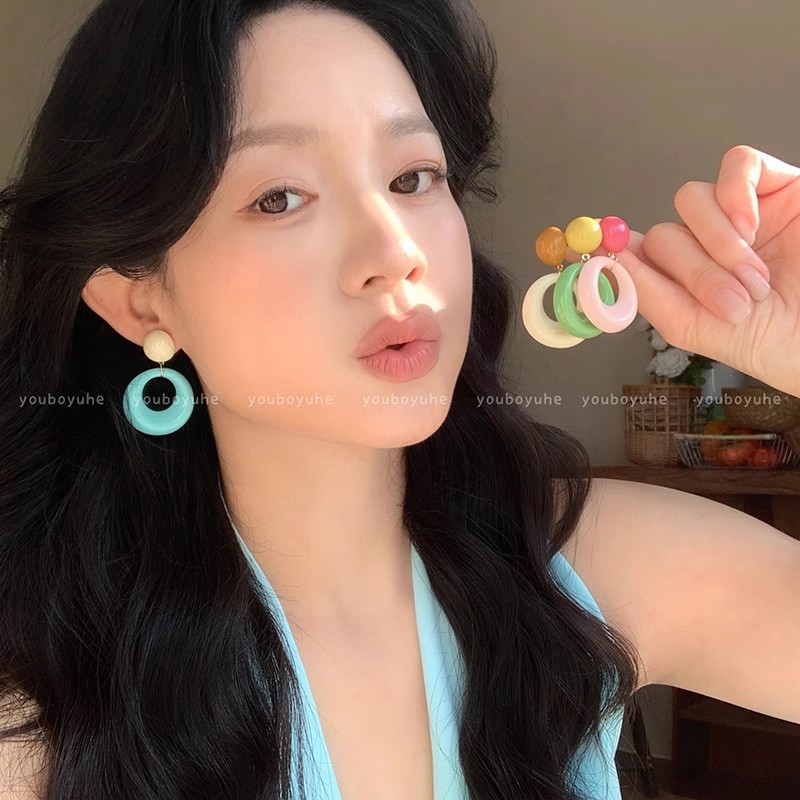 Summer dopamine color-blocking circle earrings for women 2025 New Niche Special Stud earrings, colorful circle exaggerated earrings full figure