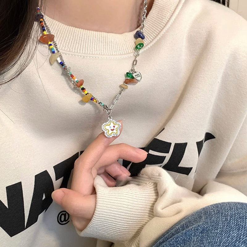A playful and colorful flower smiling titanium steel necklace for women. Summer dopamine beaded collarbone chain that won't fade full figure