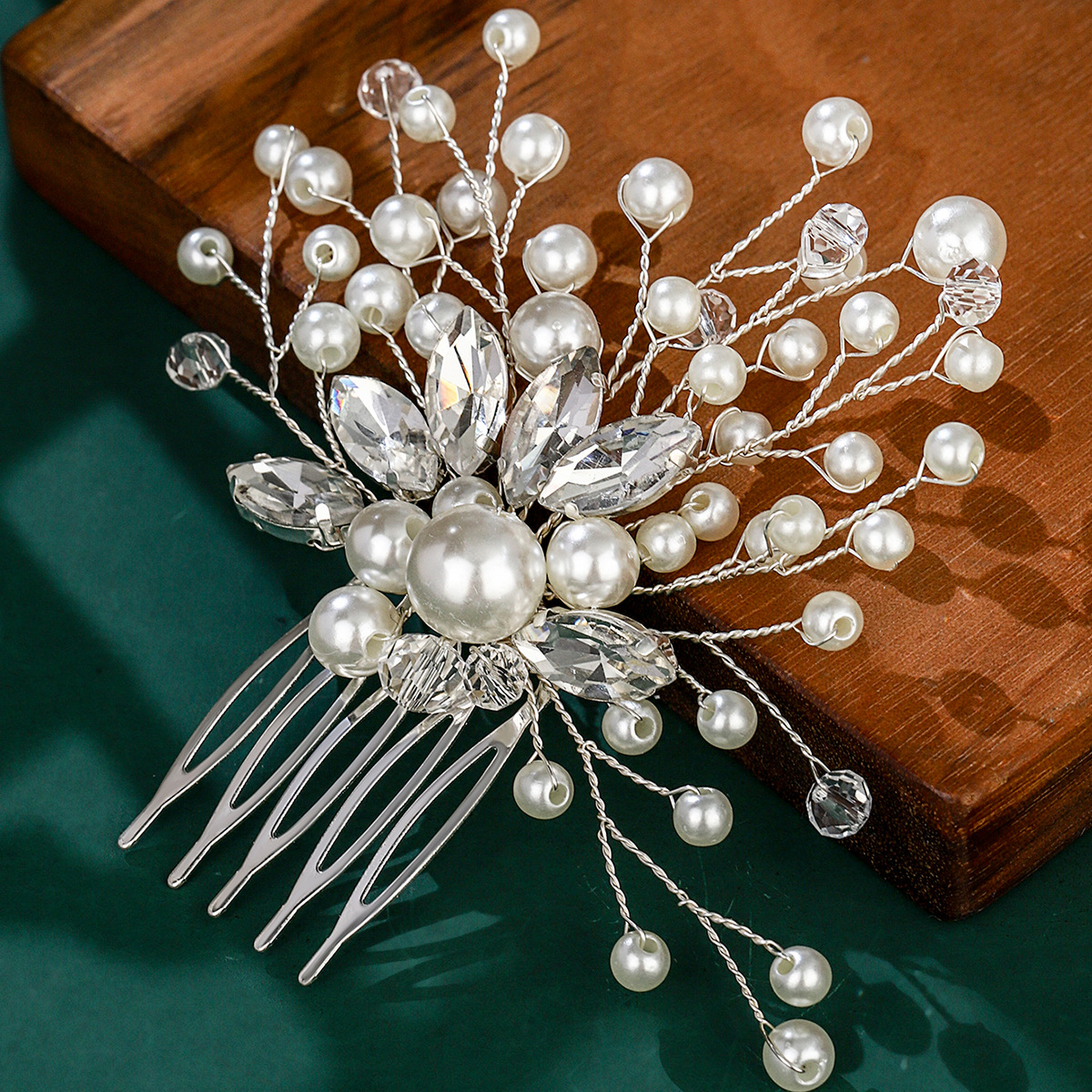 New European and American bride accessories, handcrafted hair combs, wedding coils, headwear, pearl water diamond hair combs, and hair tips, factory direct sales details Picture