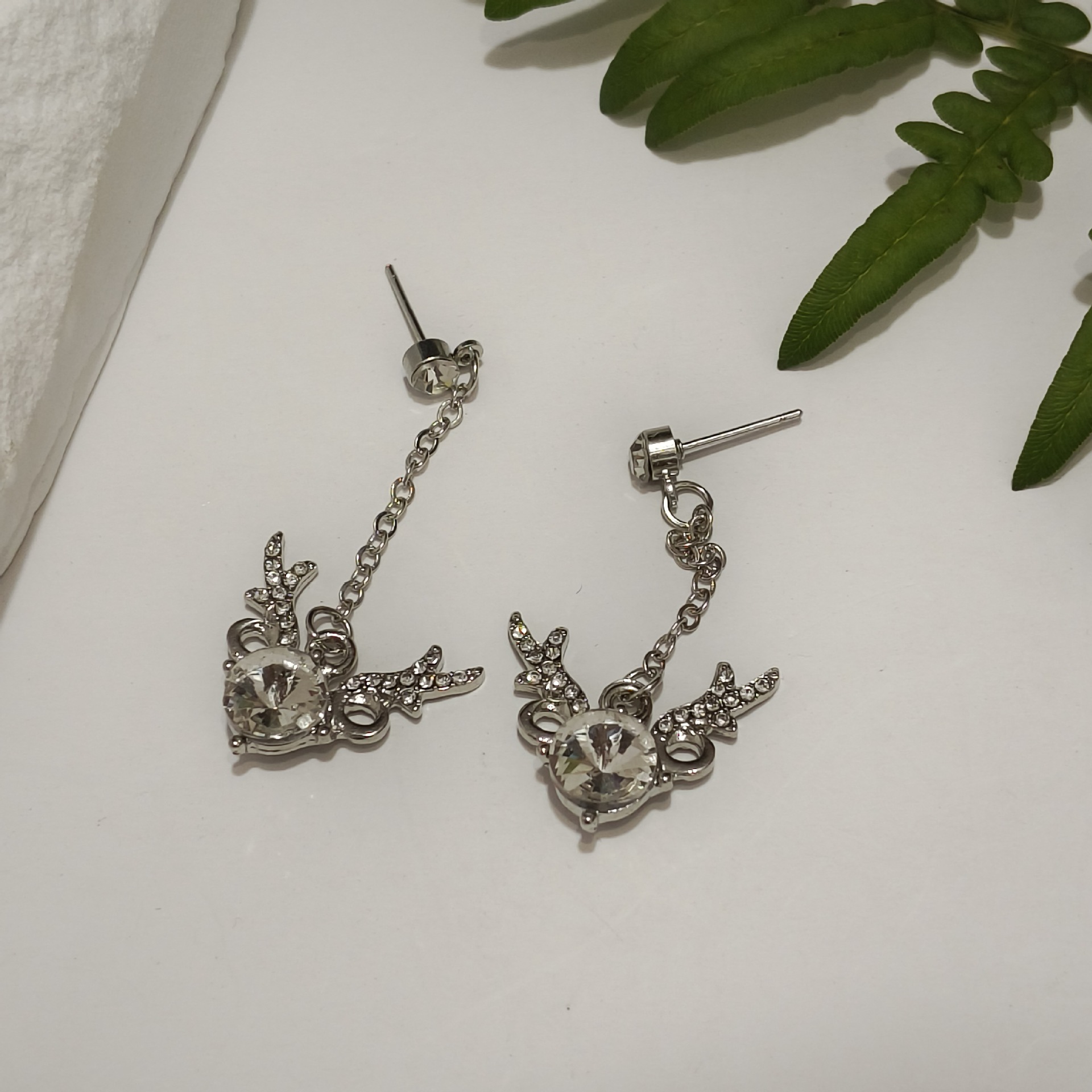 European and American cross-border angel Zircon tassel stud earrings for women, ins trend, light luxury, high-end, versatile and fashionable earrings and earrings Item Picture