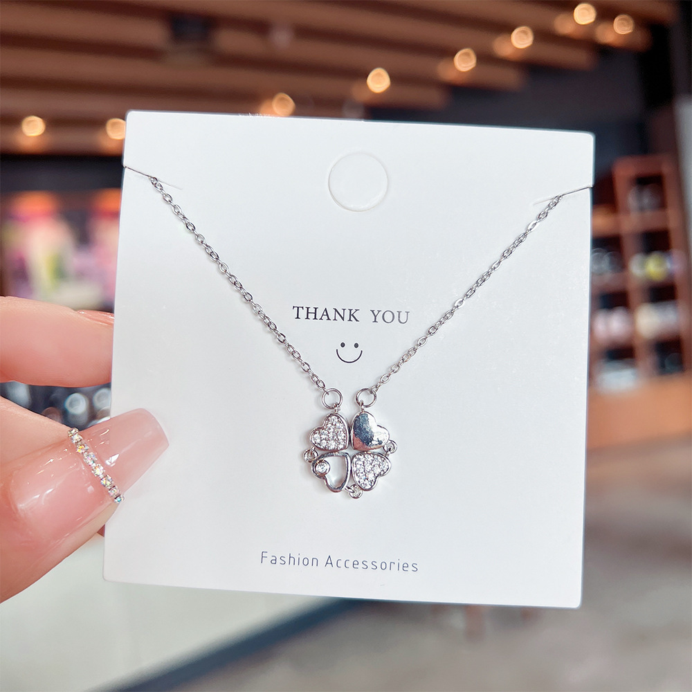 A four-leaf pendant with a touch of luxury and feminine charm, foldable heart, and a unique collarbone chain made of titanium steel. It won't fade full figure