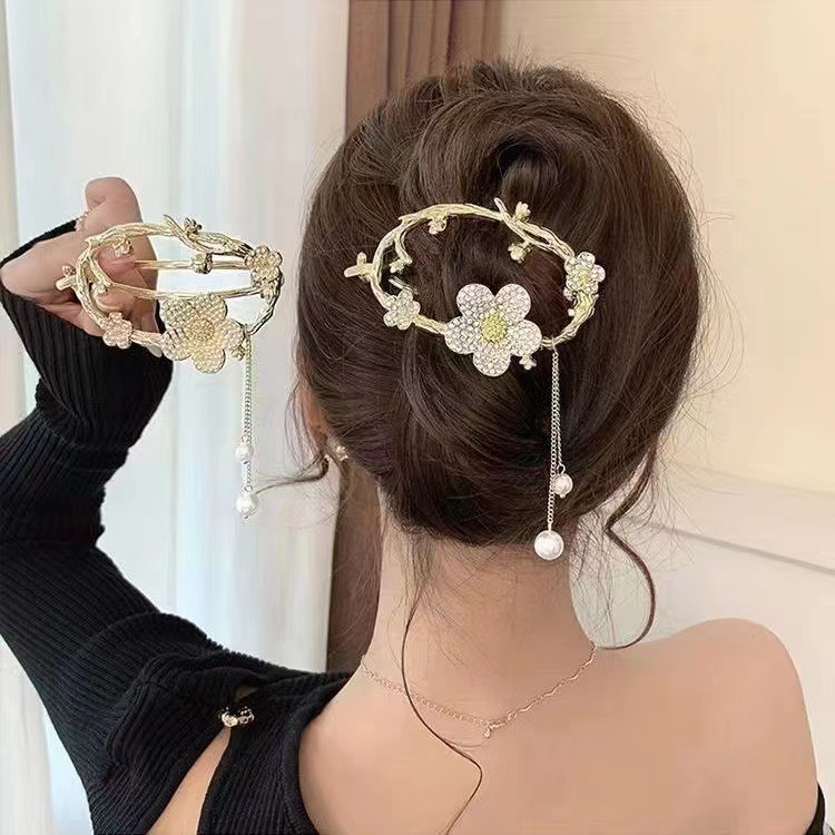 High-end ancient-style flower tassel hair clips for women, a new internet-famous bestseller with a stylish twist clip bun hair clip details Picture