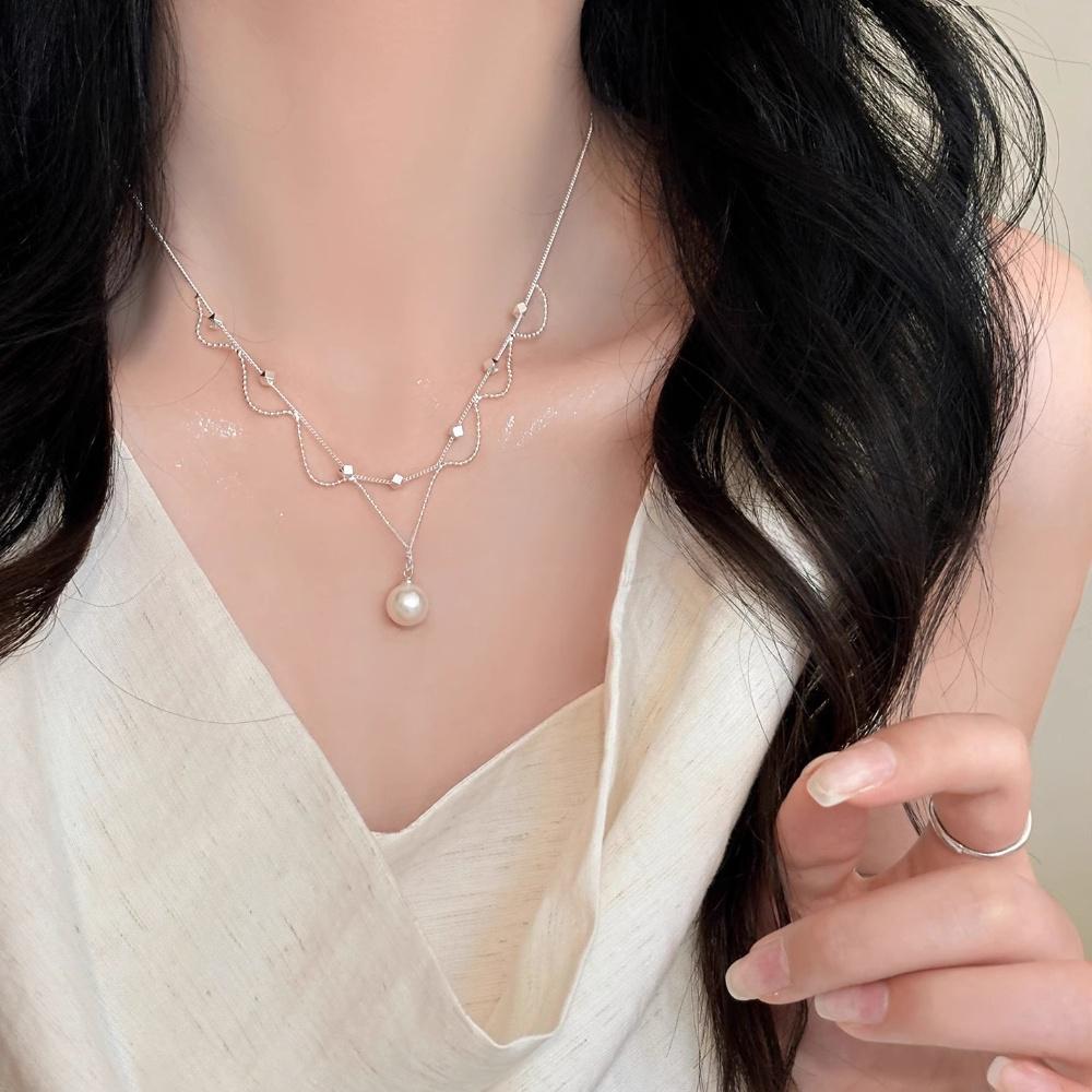 French lace pearl pendant necklace for women, with a light luxury and high-end feel. Collarbone chain, a versatile necklace with a cool summer vibe full figure