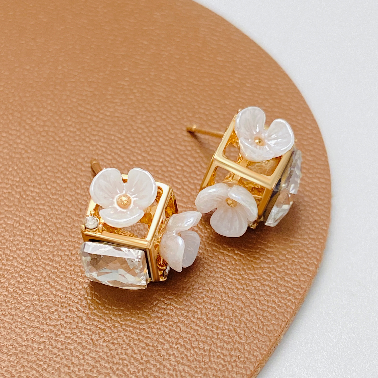 French light luxury square diamond-encrusted flower stud earrings for women in an ins style, European and American personality and temperament, small sugar flower earrings trend Application Scenario