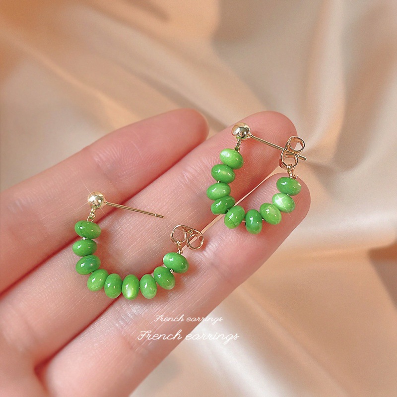 Douyin's same style recommendation ~ Retro light luxury green cat's eye stone, niche design sense, high-quality earrings, one-piece consignment Application Scenario