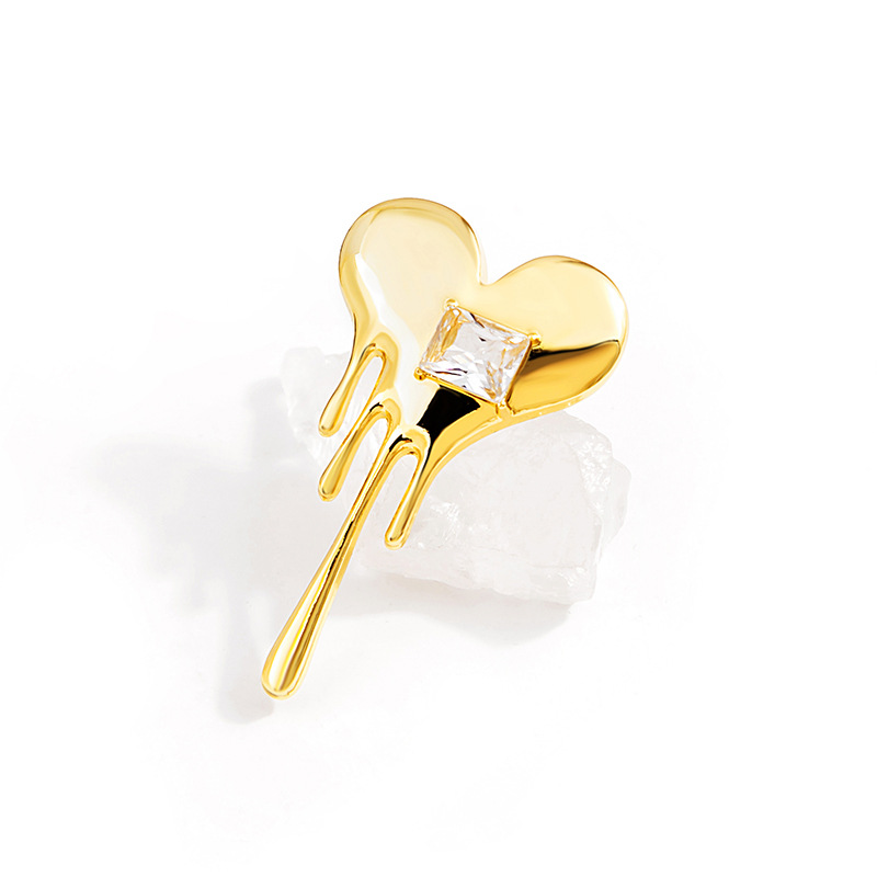 European and American retro metal style heart-shaped diamond-encrusted brooch, suit cardigan, overcoat, niche pin, simple and elegant accessory Specification drawing
