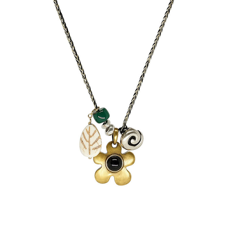 A retro and high-end natural stone spotted stone flower necklace, a unique and exquisite women's necklace and collarbone chain Item Picture