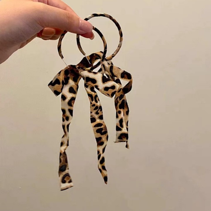 Autumn leopard print ribbon, bow, tassel, large circle ear earrings, light luxury and high-end style, quality circle earrings, stud earrings details Picture