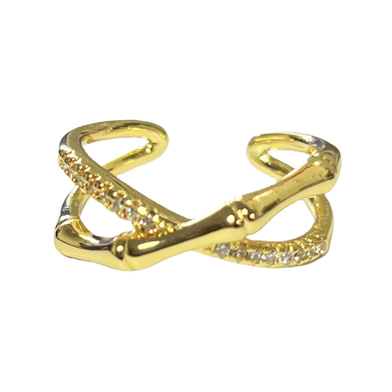 A simple and elegant half-butterfly fashion opening ring with a cold and aloof style, exuding a sense of luxury and sophistication. It is a bamboo joint index finger ring Item Picture
