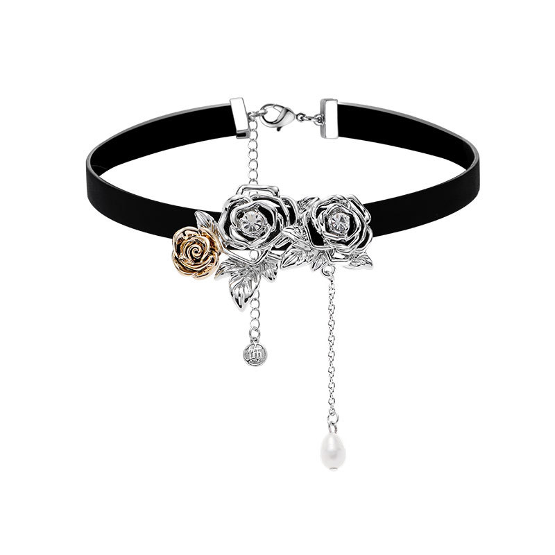 The ancient gold rose necklace is a versatile, high-end, original, niche and light luxury necklace with a hip-hop and hot girl style. It's a trendy and individualistic necklace Item Picture