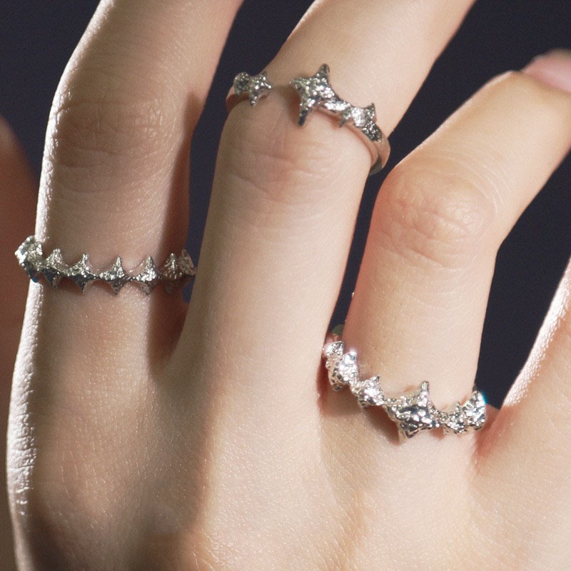 The niche design of the star ring for women exudes a high-end feel. The texture and opening can be adjusted. It is a retro and fashionable layered ring with a new trend details Picture